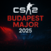 Poster dramatis CS2 Budapest Major 2025 dengan pencahayaan gelap merah biru dan arena penuh penonton.